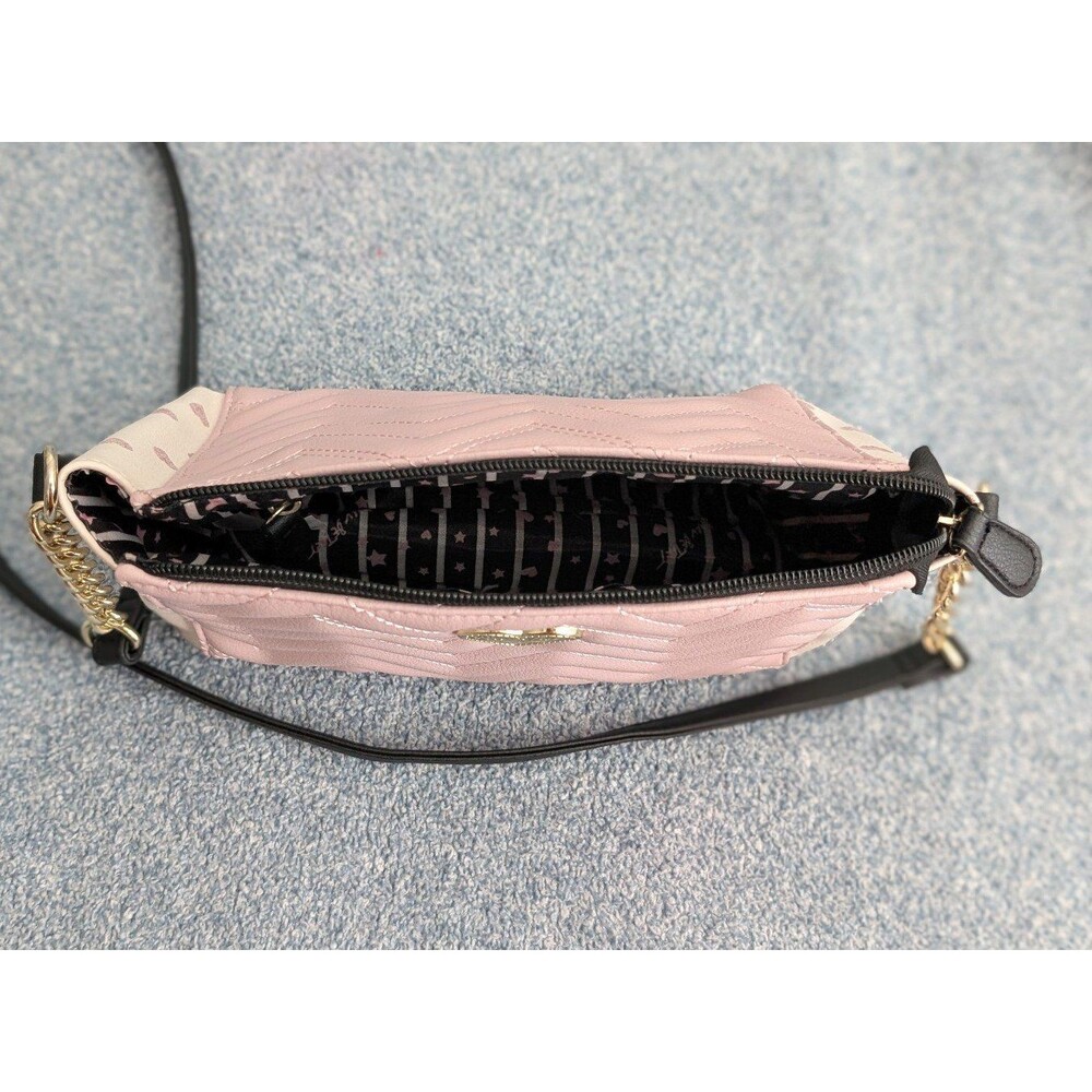 Luv Betsey by Betsey Johnson Pink Chevron Heart Crossbody Bag Gold Heart Detail - Picture 5 of 9